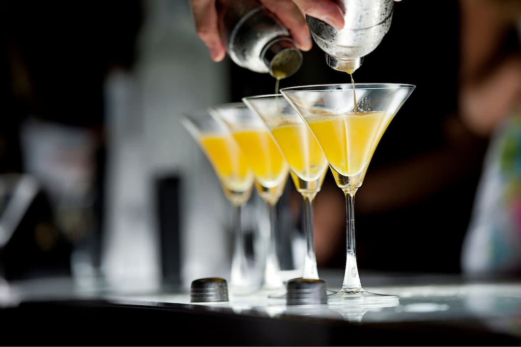 How many drinking glasses do I need for my event
